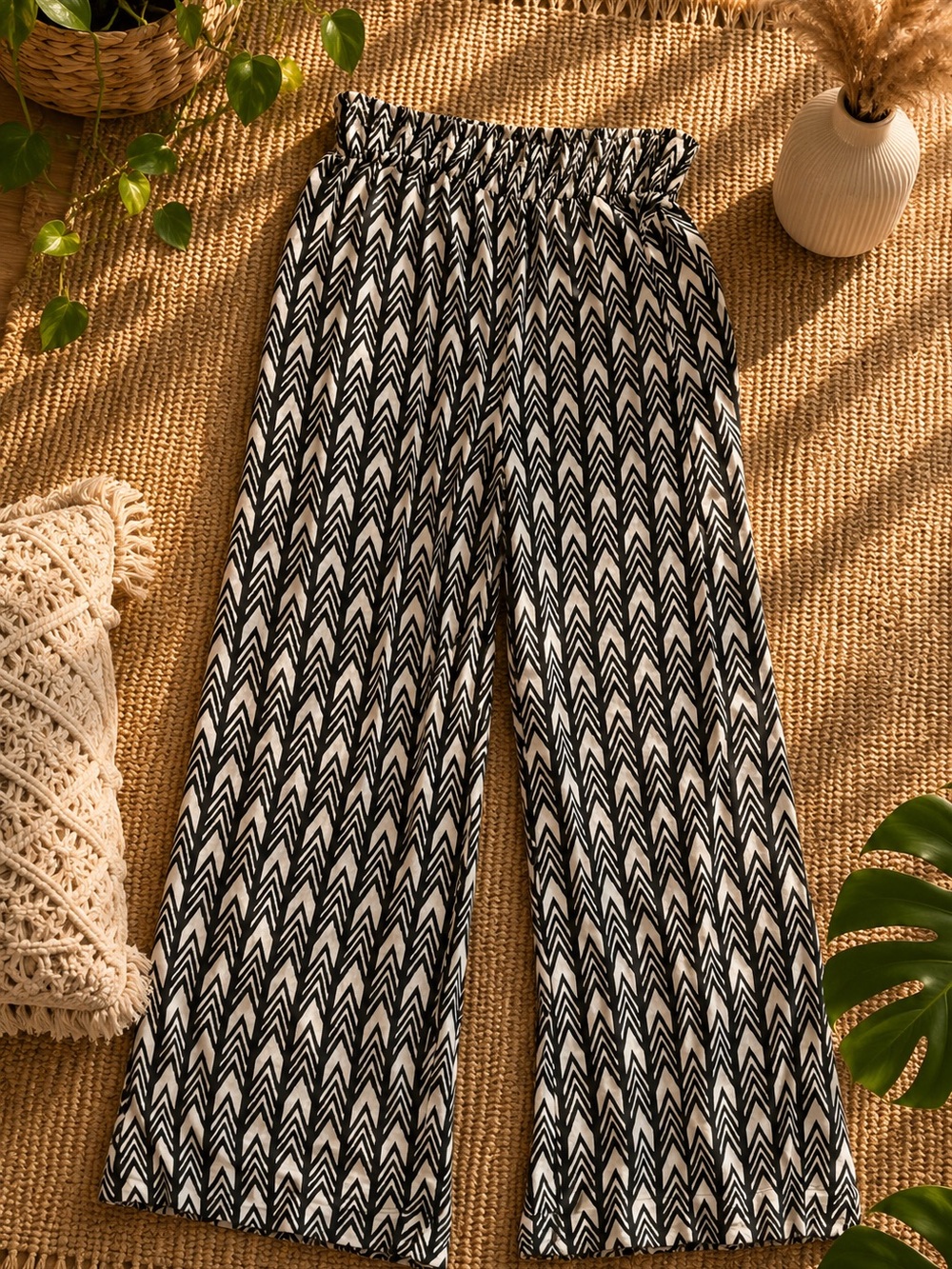Wide Leg Chevron Print Pants - Black & White